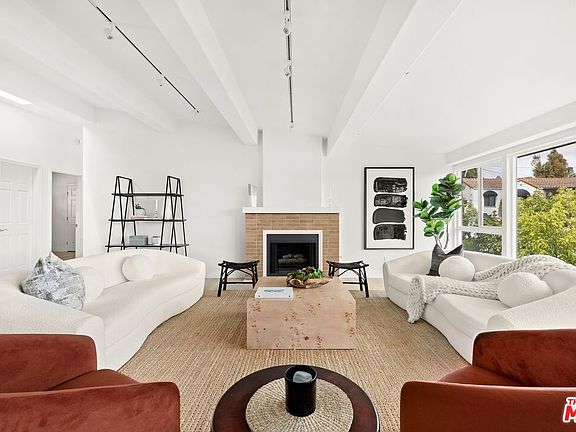 3rd image of 2540 Hyler Ave