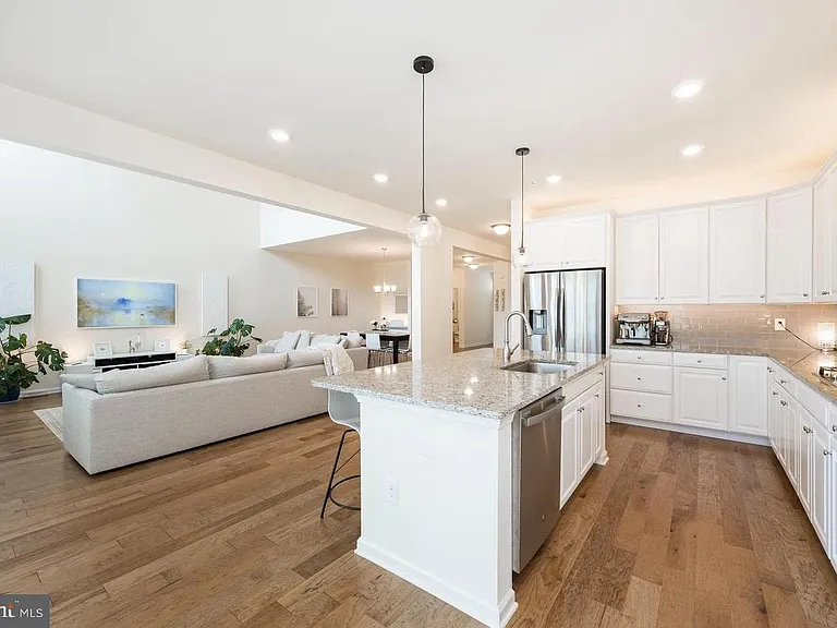 427 Lee Pl — Photo 10