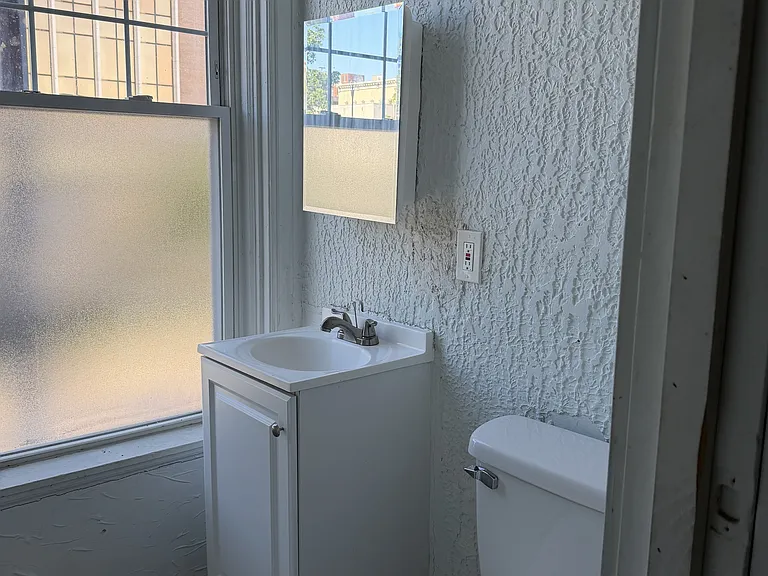 212-218 E 2nd St #1 — Photo 9
