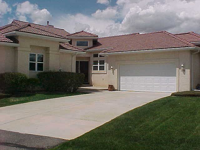 1st image of 4401 Turnberry Cres