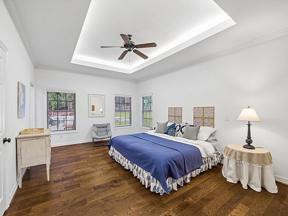 4th image of 90 Twinstone Cir
