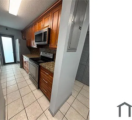 3 bed, 1400 sqft, $3,300 — Photo 2