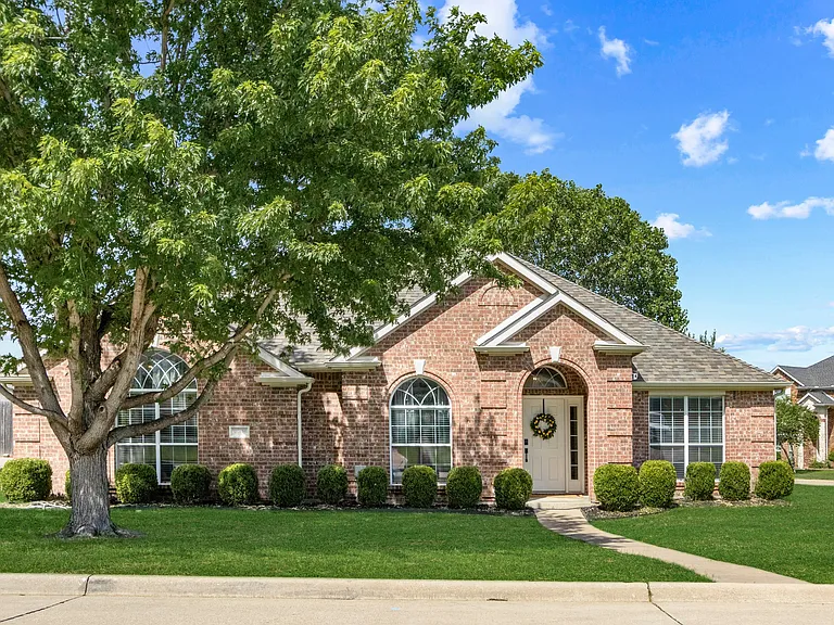 3000 Saint Amanda Dr — Photo 1