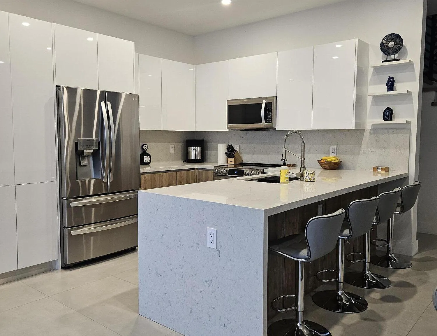 3 bed, 3.5 bath, 1898 sqft, $6,200 — Photo 4