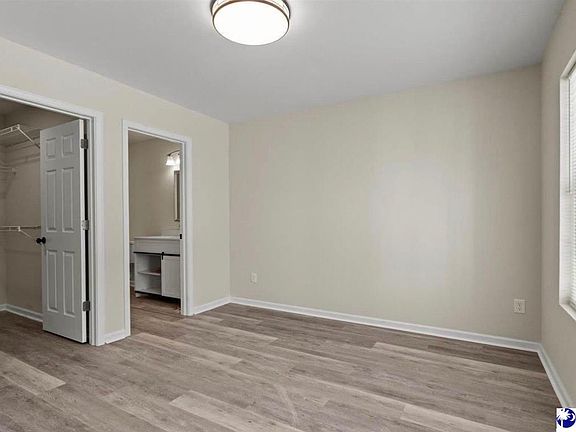 4th image of 404 John St