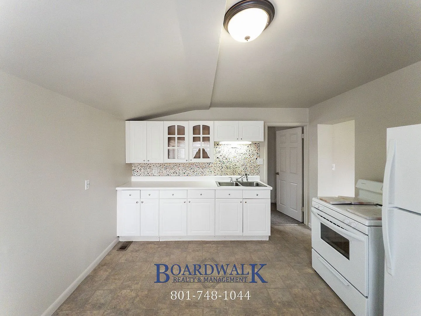 3 bed, 1.5 bath, 1000 sqft, $1,800 — Photo 2