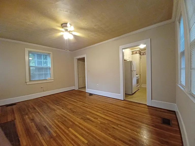 1104 White St — Photo 4
