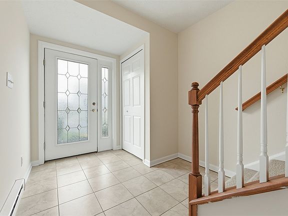 3rd image of 607 Hilton Cir