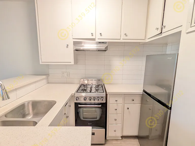 362 S Rexford Dr #9 — Photo 16
