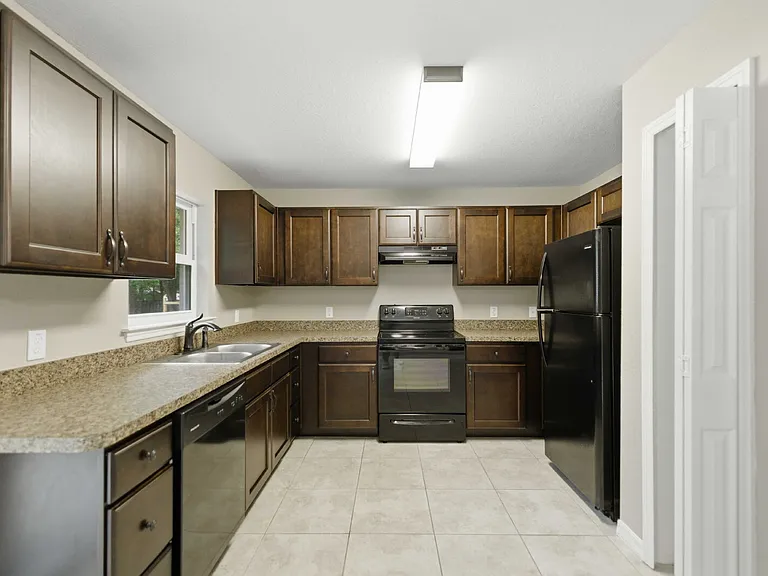 5447 NW 54th Pl — Photo 7