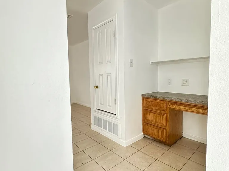 1413 Nicholas Cir #B — Photo 8