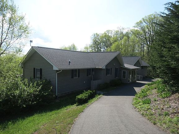 5th image of 641 Apple Hill Ln