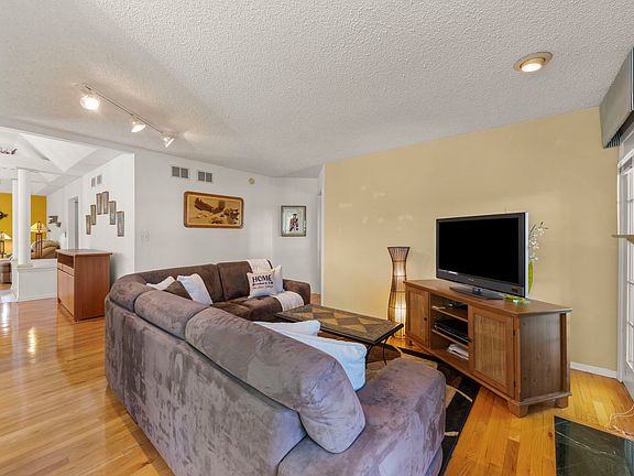 3rd image of 602 Glenwood Ln