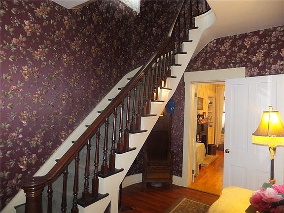 2nd image of 332 N Franklin St