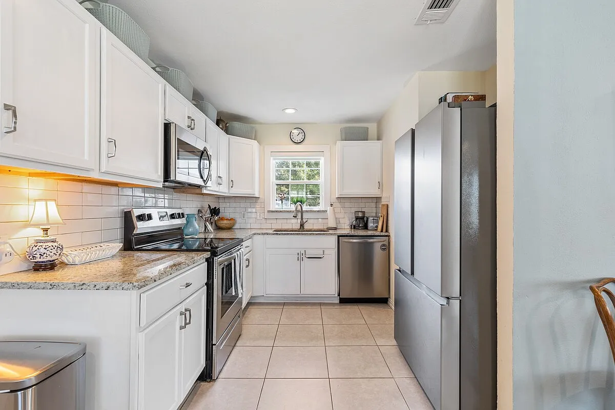 3 bed, 1068 sqft, $4,000 — Photo 2