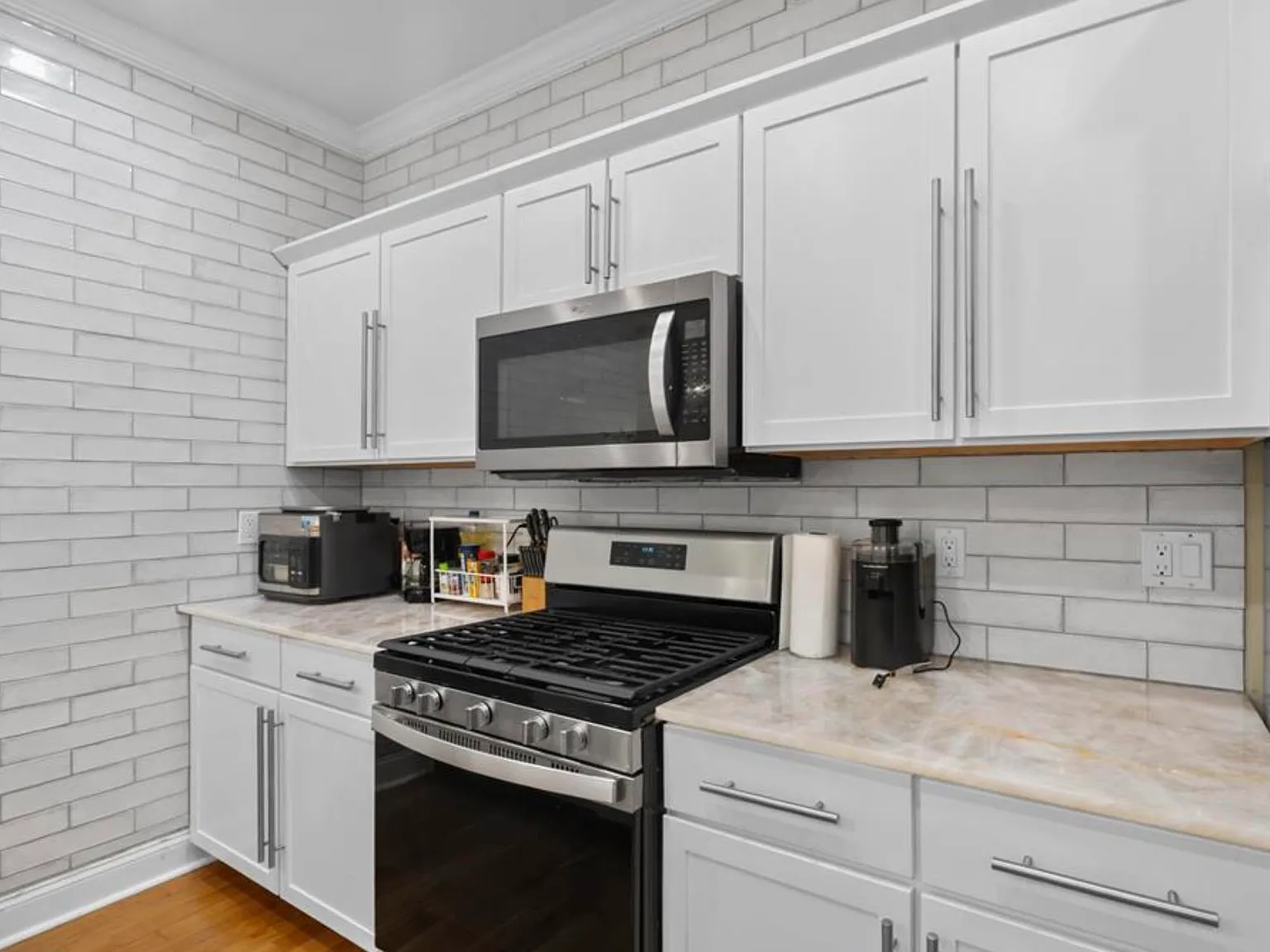 1 bed, 1.0 bath, 900 sqft, $2,900 — Photo 1