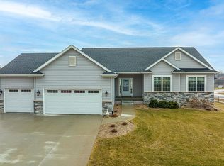 2553 Vaughn Dr, Marion, IA 52302