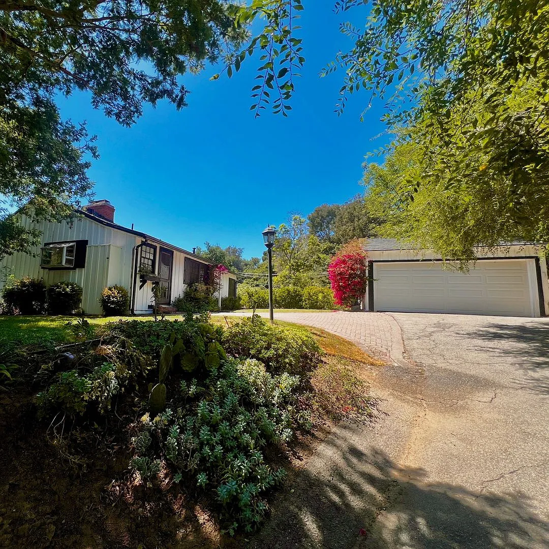 Gated Lauren Canyon Farmhouse with Saltwater Pool, Spa Deck & Views! — Photo 1