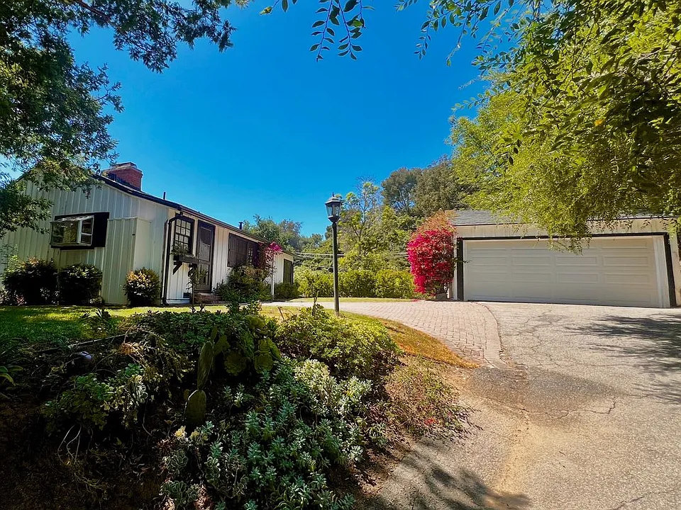 2828 Laurel Canyon Pl