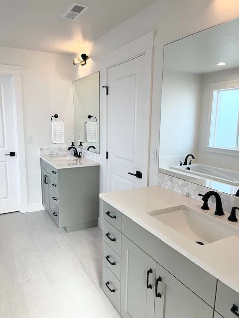 5 bed, 2516 sqft, $5,300 — Photo 4