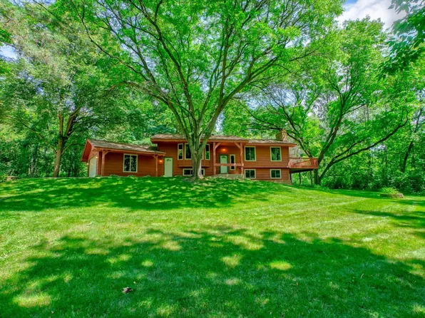 10 High Circle Way, North Oaks, MN 55127