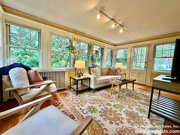 5th image of 37 Pondview Ave