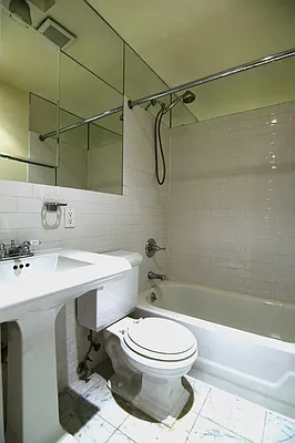 Rented by NYC Holdings Management | media 31