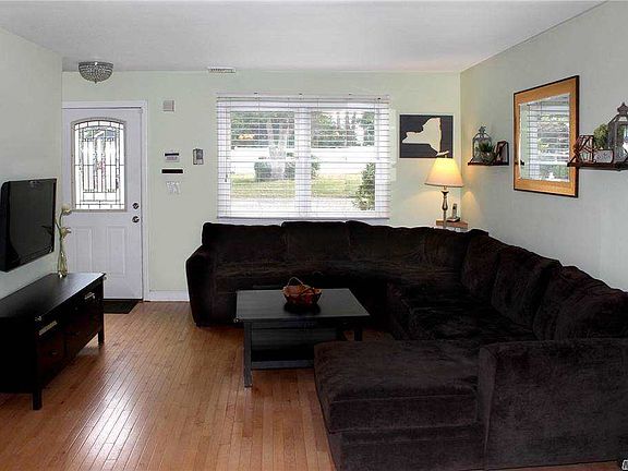 4th image of 180 Walter Ave