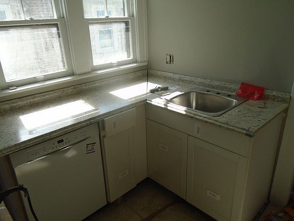 3rd image of 4257 Graceland Ave