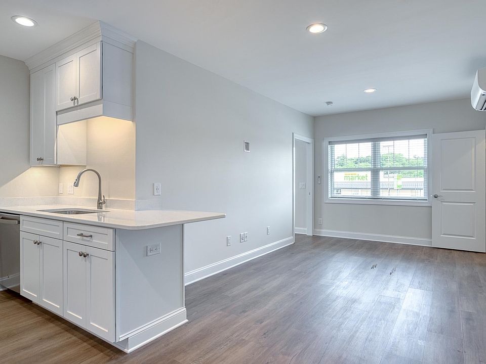 1st image of 201 W Main St APT 9