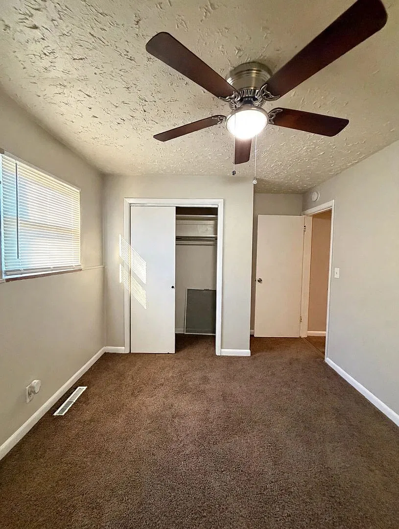 3709 Kinnear Ave — Photo 2
