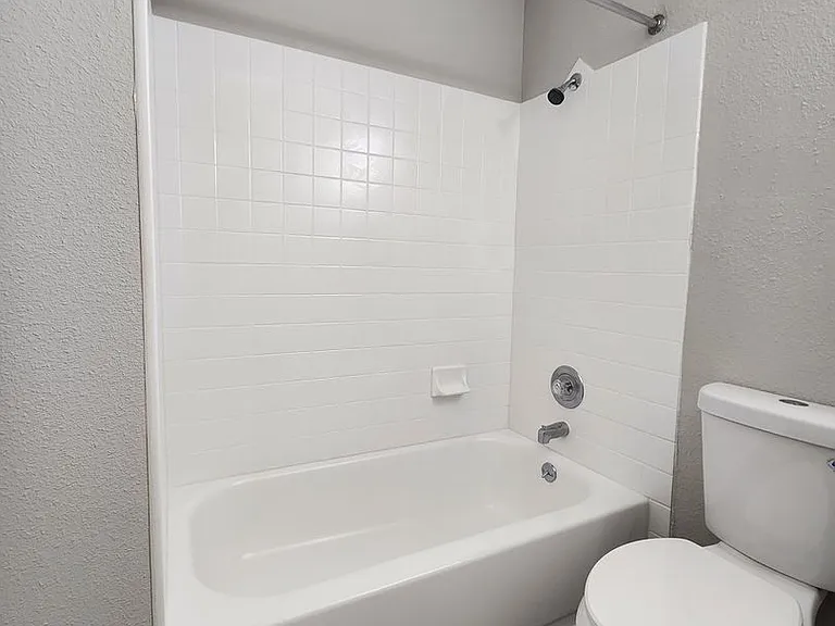 Florence Apartments — Photo 30