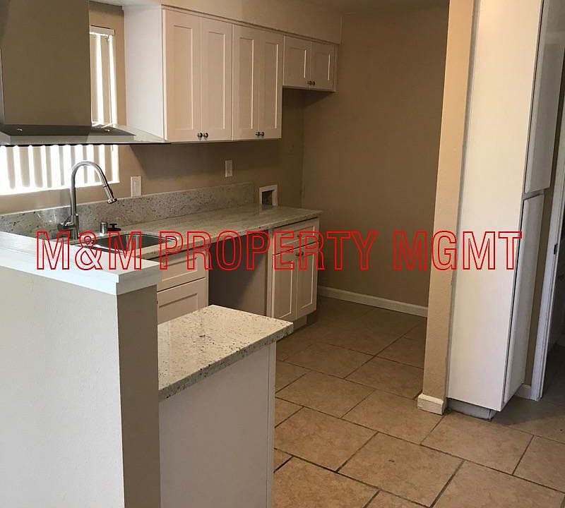 7824 38th Ave Kitchen