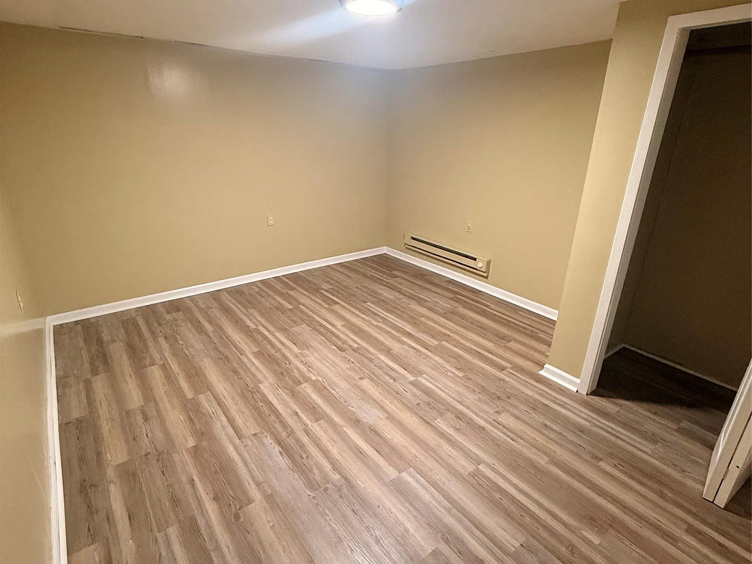 2 bed, 1.0 bath, 1185 sqft, $2,500 — Photo 3