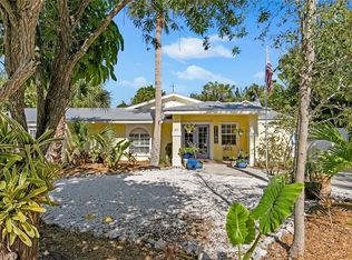 357 Island Cir, Sarasota, FL 34242