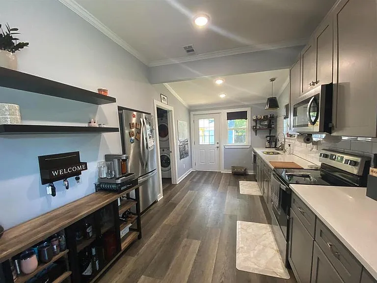 1106 W Gregory St — Photo 12