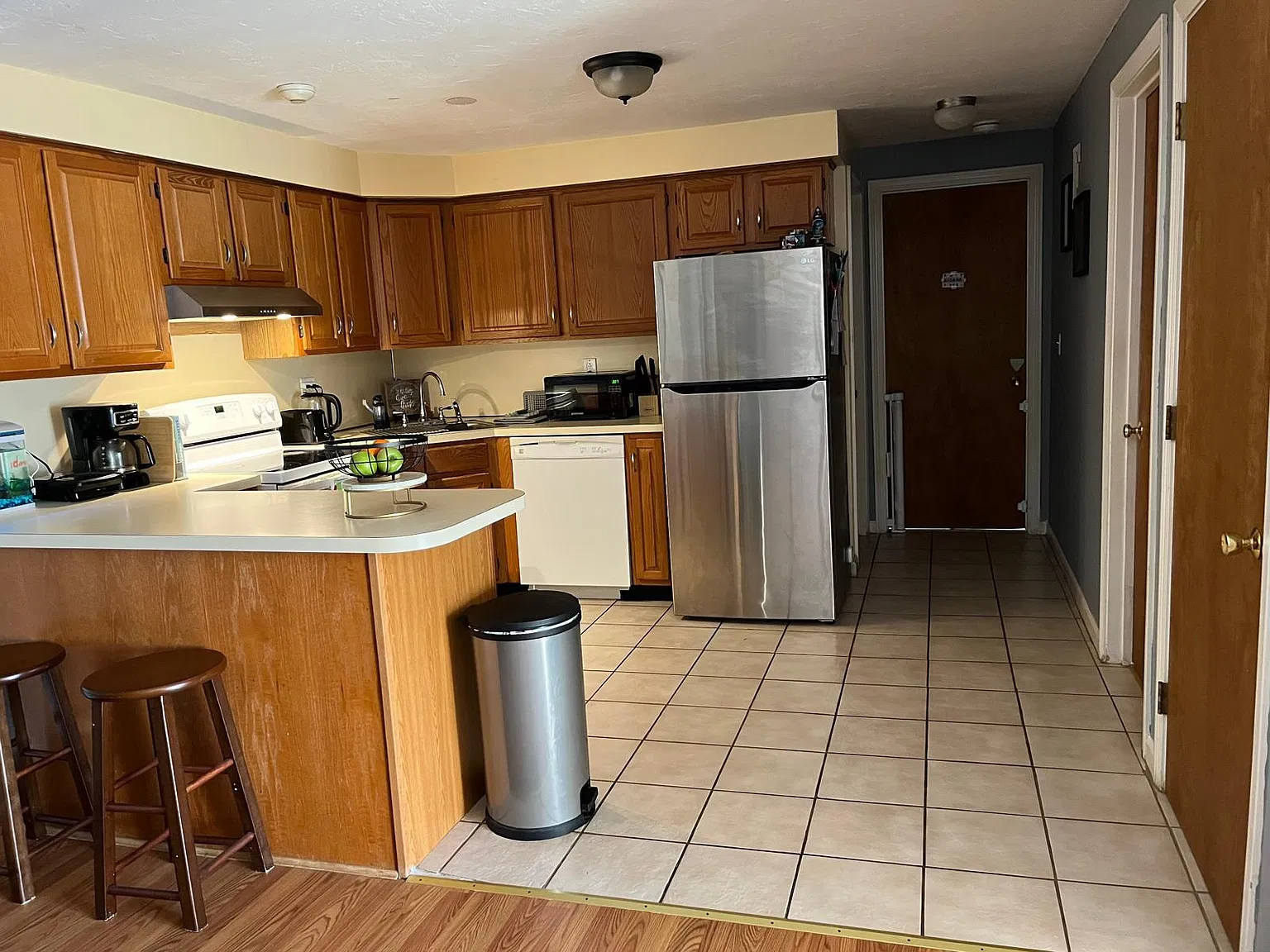 2 bed, 878 sqft, $1,900 — Photo 3