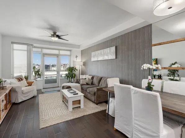 825 W Beech St Unit 402, San Diego, CA 92101