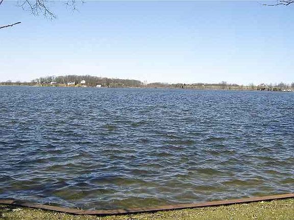 3rd image of 256 Lake Hts