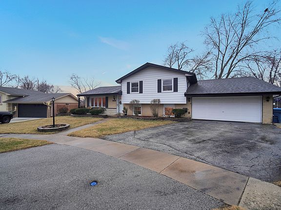 3rd image of 10456 S Stowe Ct