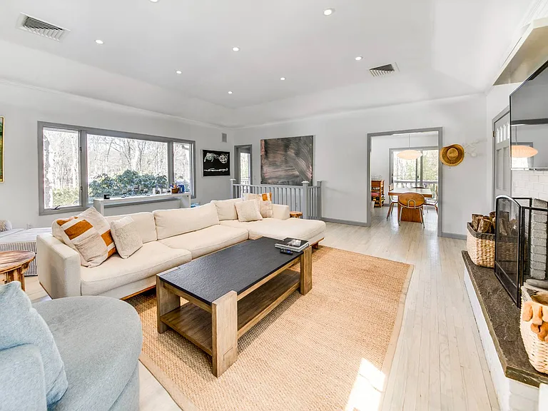 55 Laurel Trl — Photo 6