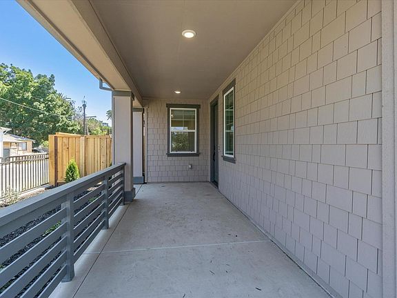 3rd image of 226 Manatee Street