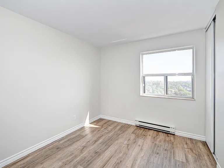 737 Ouellette Ave — Photo 21