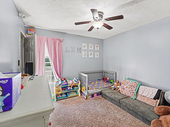 4th image of 210 Sprucepine Dr