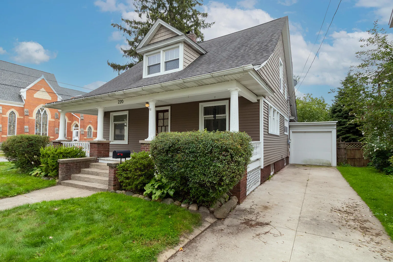 220 E Lovett St photo 1