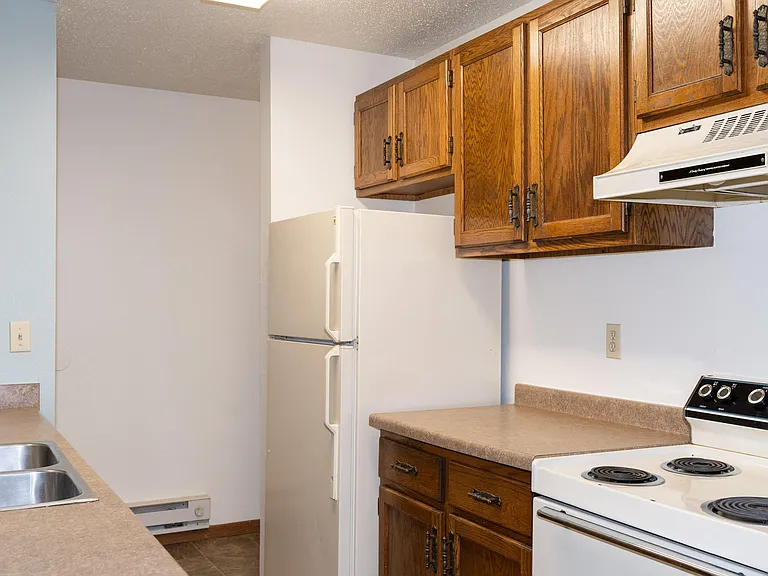 Fargo, ND Pacific South Apartments | 21A | Kitchen