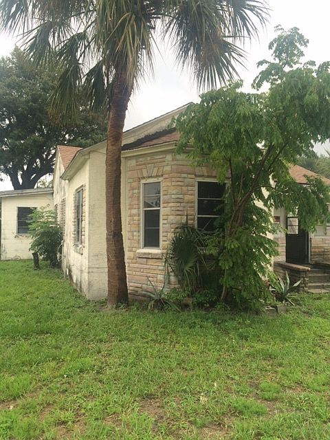 1st image of 303 W 5th St