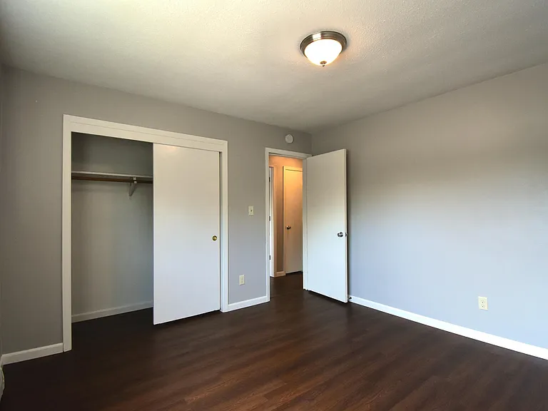 102 5th St E #11 — Photo 2