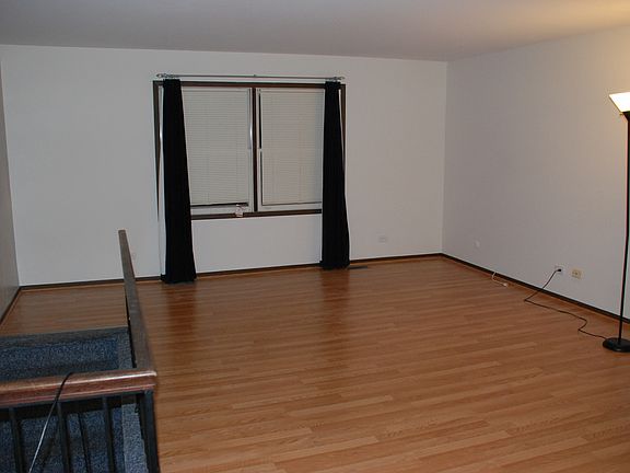 5th image of 317 Meadow Ct