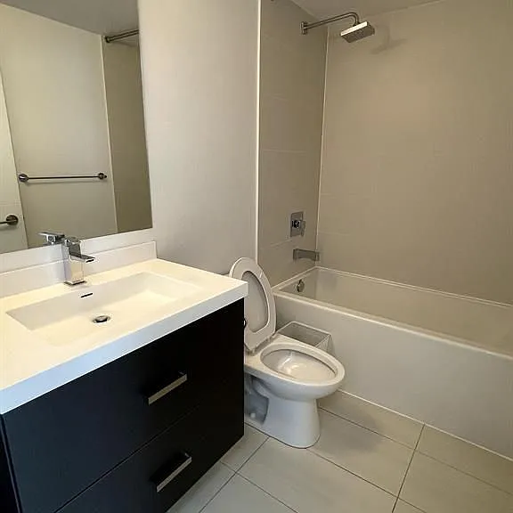 50 Wellesley St E #3910 — Photo 8